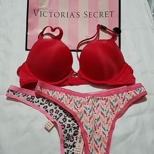 NWT Victoria's Secret 34A Classic Bombshell/pantys